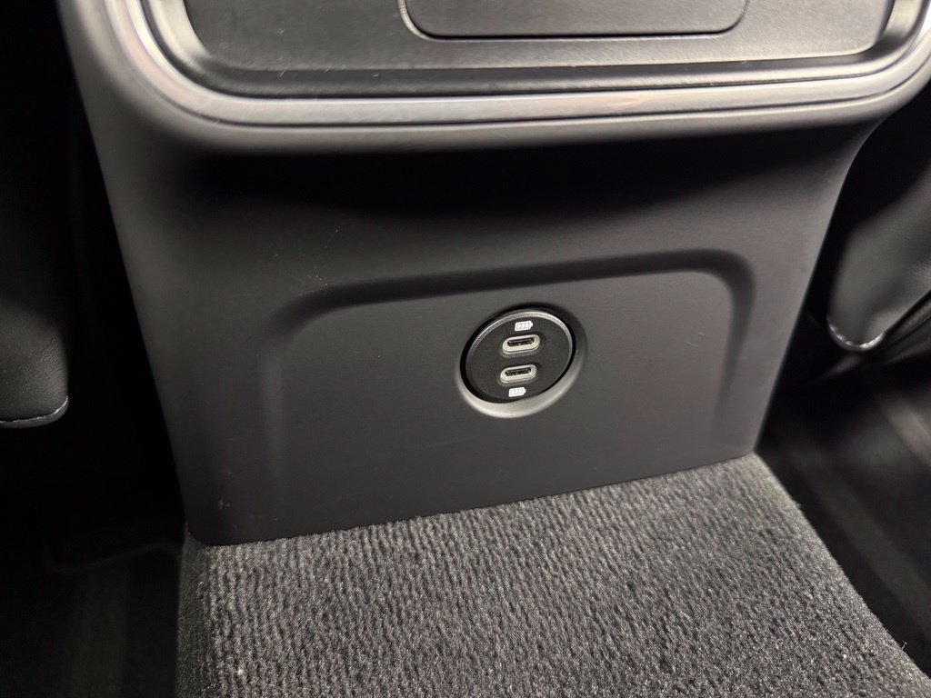 Certified 2021 Porsche Macan AWD/4WD image 43