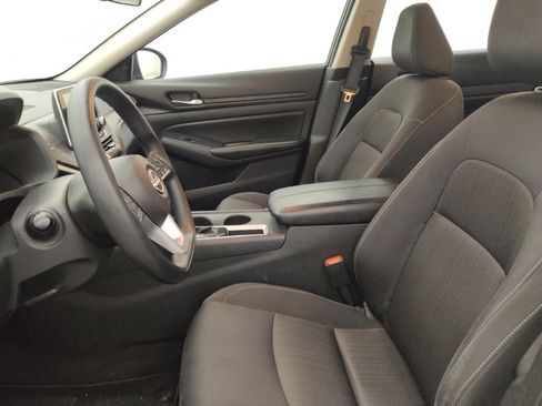 Used 2025 Nissan Altima 2.5 SV FWD image 17