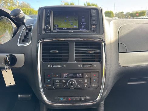 Used 2018 Dodge Grand Caravan GT image 18