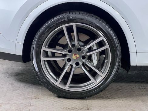 Used 2023 Porsche Cayenne Turbo AWD/4WD image 13
