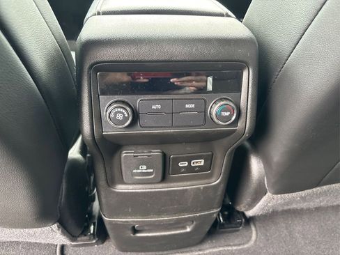 Used 2023 GMC Acadia SLT image 34