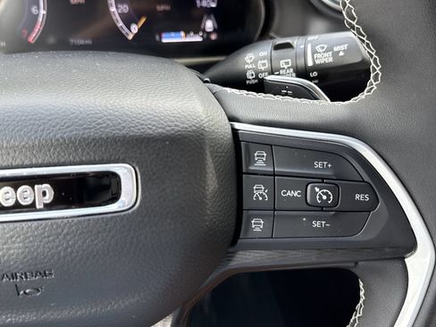 Used 2024 Jeep Grand Cherokee Laredo X w/ Luxury Tech Group I AWD/4WD image 21