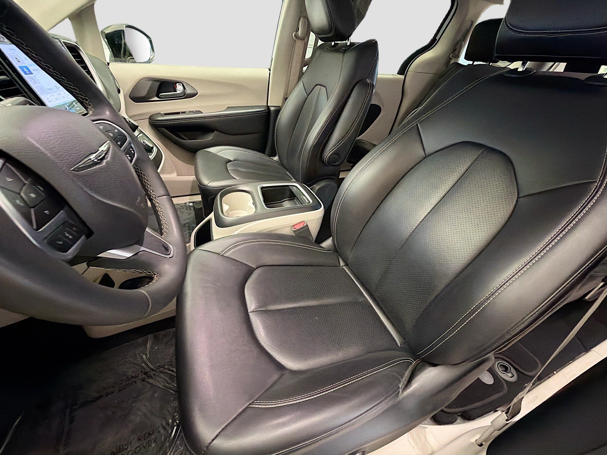Used 2024 Chrysler Pacifica Touring-L FWD image 11