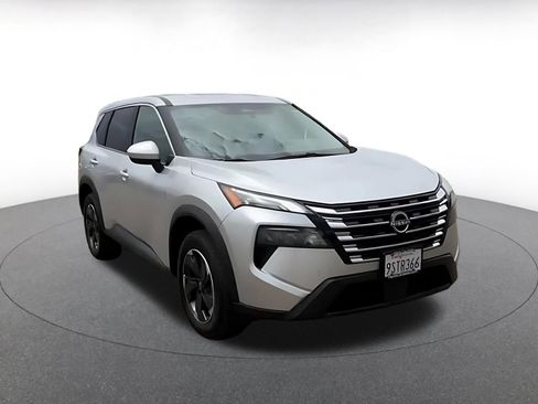 Used 2025 Nissan Rogue SV AWD/4WD image 3