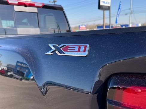 New 2025 GMC Sierra 2500 SLT w/ SLT Premium Package image 13