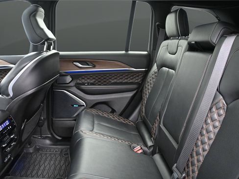 Used 2022 Jeep Grand Cherokee Summit AWD/4WD image 12