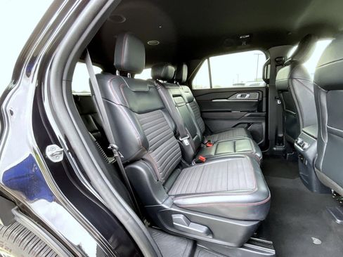 Used 2025 Ford Explorer ST-Line w/ ST-Line Street Pack AWD/4WD image 19
