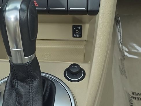 Used 2013 Volkswagen Beetle 2.5 70's Edition FWD image 23