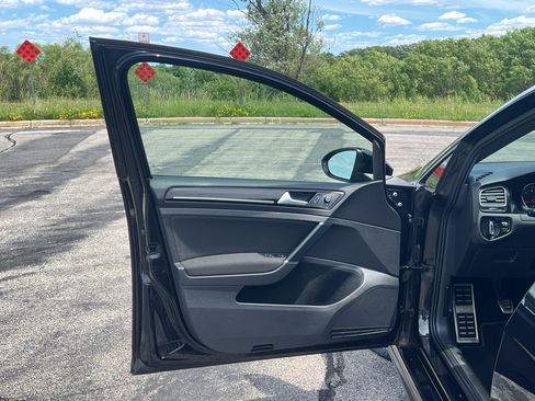 Used 2017 Volkswagen GTI Sport FWD image 10