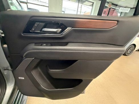Used 2025 GMC Yukon Denali AWD/4WD image 49