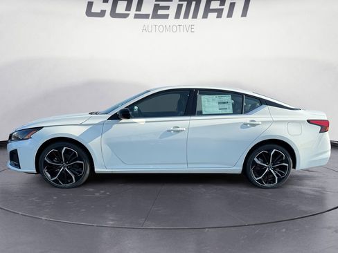 New 2025 Nissan Altima 2.5 SR image 2