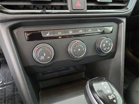 Used 2022 Volkswagen Taos SE image 22