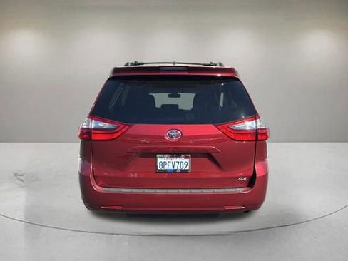 Used 2020 Toyota Sienna XLE w/ XLE Navigation Package FWD image 3