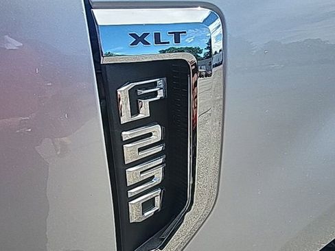 Used 2019 Ford F250 XLT w/ Snow Plow Prep Package AWD/4WD image 12