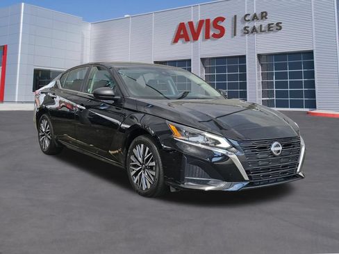 Used 2025 Nissan Altima 2.5 SV AWD/4WD image 3