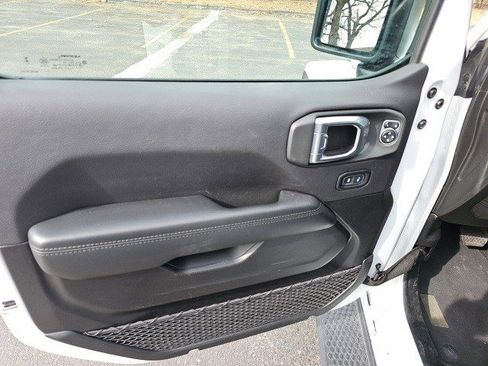 Used 2023 Jeep Wrangler Unlimited Sahara image 21