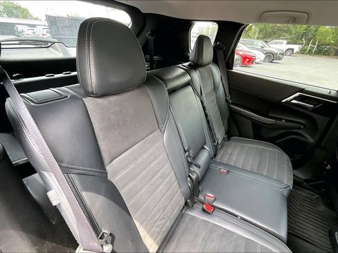 Used 2024 Mitsubishi Outlander SE AWD/4WD image 25