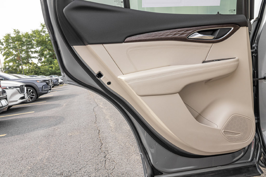 Used 2023 Buick Envision Avenir AWD/4WD image 30