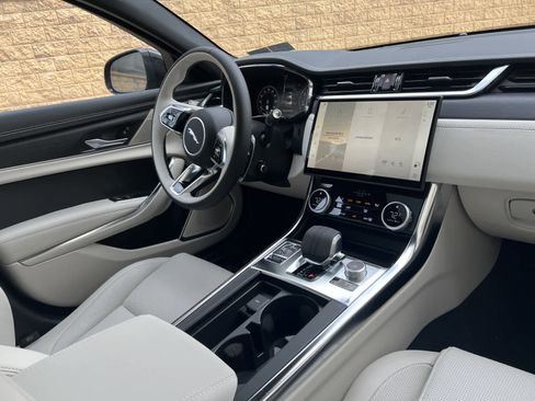 Used 2024 Jaguar XF R-Dynamic SE image 11