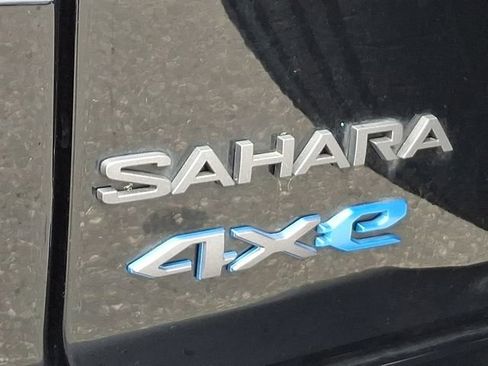 Used 2025 Jeep Wrangler Unlimited Sahara AWD/4WD image 32