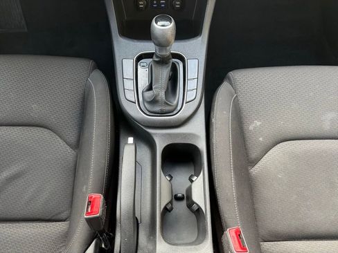 Used 2019 Hyundai Elantra GT FWD image 17