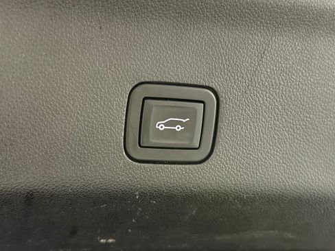 Used 2021 Chevrolet Suburban RST image 39