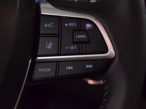 Used 2023 Toyota Highlander XLE image 20