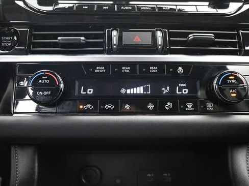 Used 2025 Nissan Pathfinder SL AWD/4WD image 17