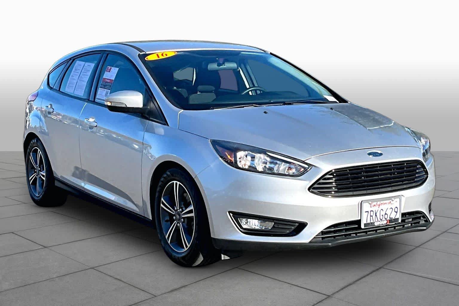 Used 2016 Ford Focus SE FWD image 2