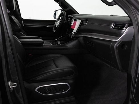 Used 2024 Jeep Wagoneer Series III image 38