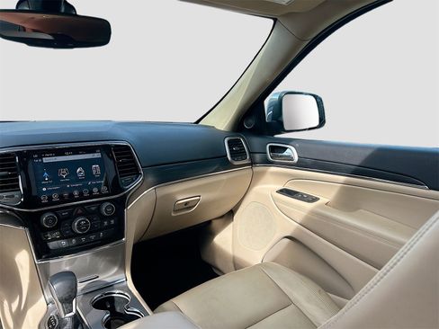 Used 2021 Jeep Grand Cherokee Limited image 24