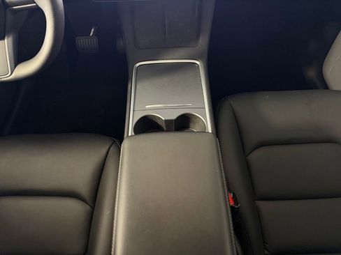Used 2024 Tesla Model Y Long Range AWD/4WD image 17