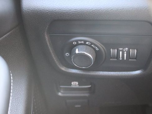 Used 2023 Jeep Grand Cherokee Altitude image 16