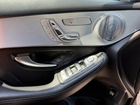 Used 2019 Mercedes-Benz GLC 300 4MATIC image 16