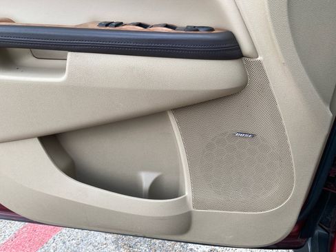 Used 2010 Buick Enclave CXL image 28