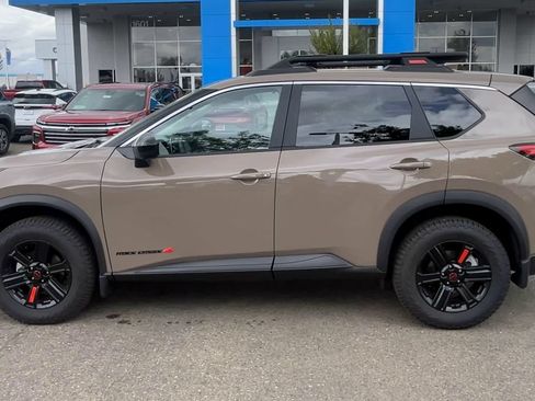 Used 2025 Nissan Rogue SV AWD/4WD image 4