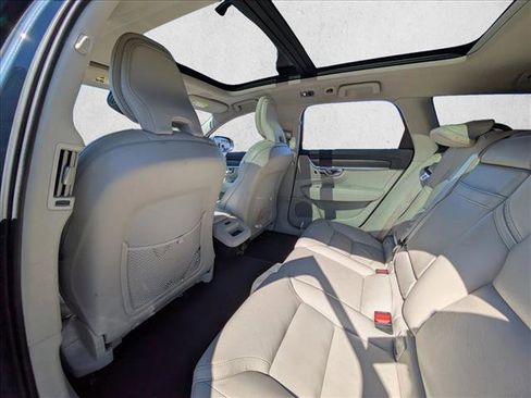 Used 2019 Volvo V90 T5 Cross Country w/ Advanced Package image 17