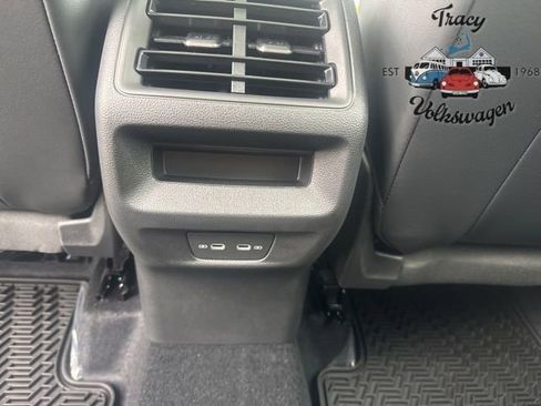 New 2025 Volkswagen Tiguan SE image 19