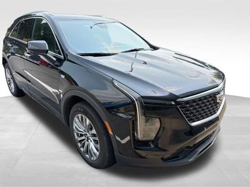 Used 2024 Cadillac XT4 Premium Luxury AWD/4WD image 2