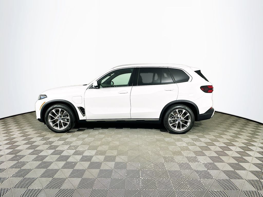 Used 2026 BMW X5 xDrive50e AWD/4WD image 5