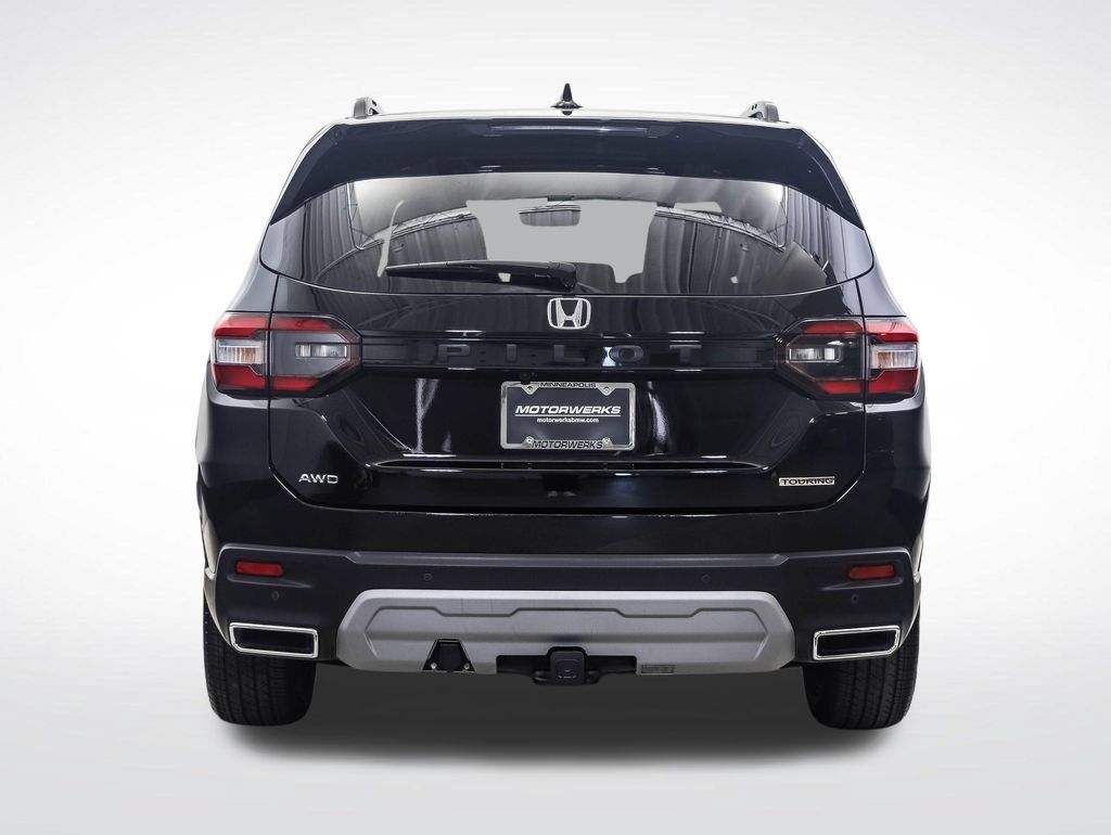 Used 2023 Honda Pilot Touring image 4