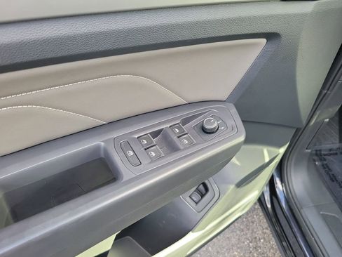 Used 2021 Volkswagen Atlas SE image 16