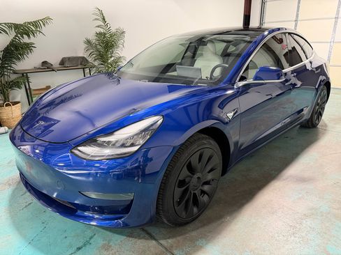 Used 2019 Tesla Model 3 Standard Range image 3
