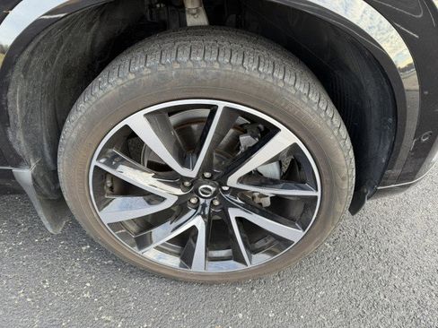 Used 2024 Volvo XC90 B5 Plus w/ Protection Package Premier image 3