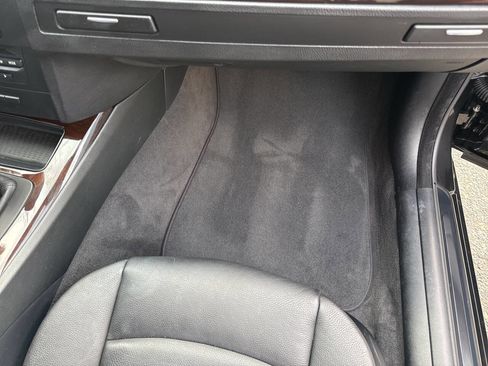 Used 2011 BMW 328i Convertible image 16