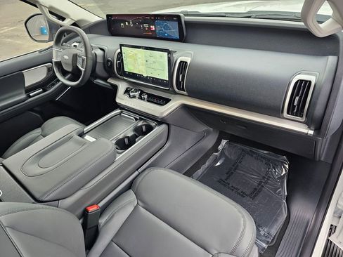 New 2026 Ford Expedition Active image 16