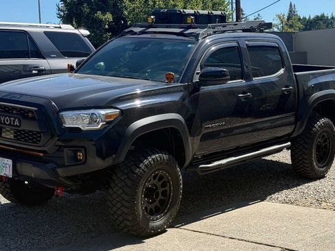 Used 2019 Toyota Tacoma TRD Off-Road w/ Technology Package AWD/4WD image 30