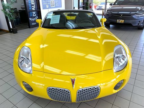Used 2007 Pontiac Solstice Convertible w/ Premium Package image 3