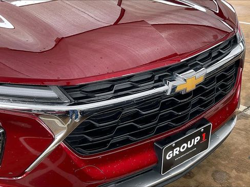 Certified 2025 Chevrolet Trax LT image 29