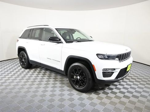 Used 2023 Jeep Grand Cherokee Limited image 9